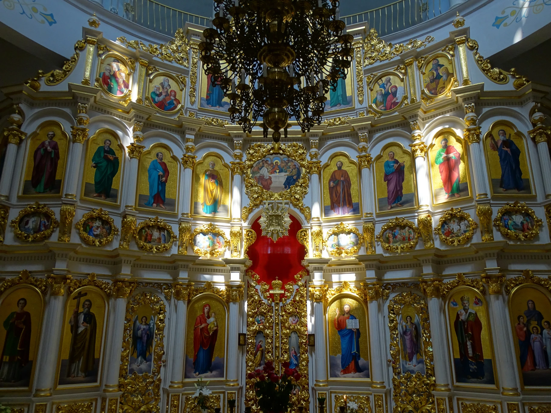 Exploring the Distinct Differences Between Russian Orthodox Church and Ukrainian Orthodox Church